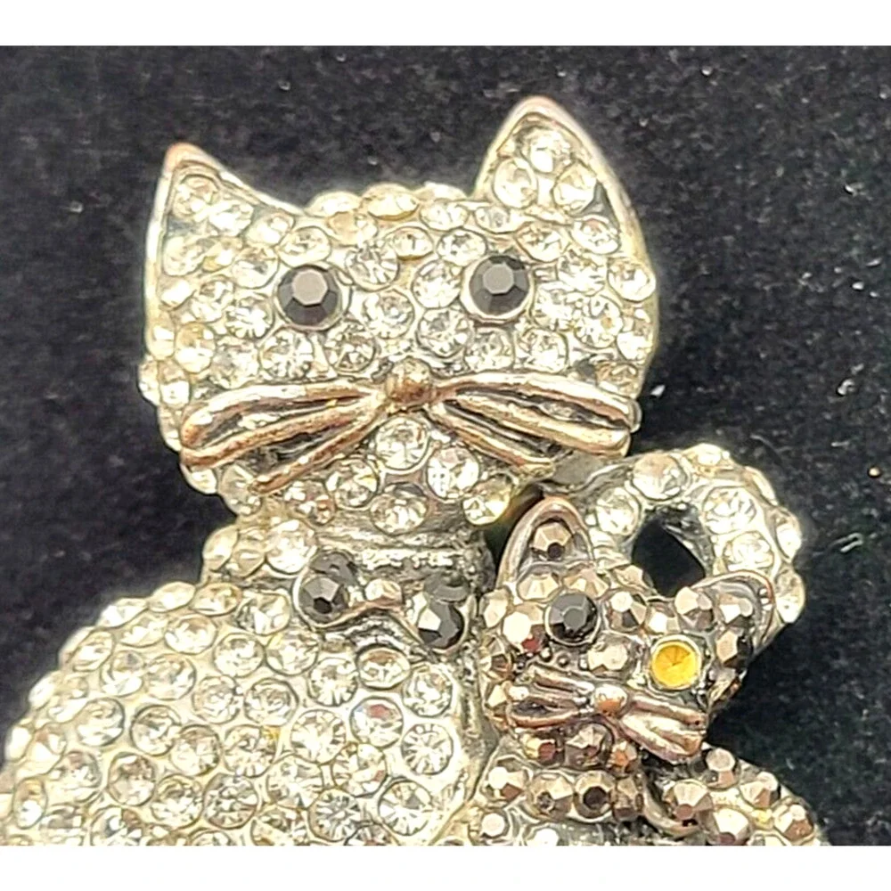 Adorable Rhinestone Cat and Kitten Brooch Pin Silver White Black